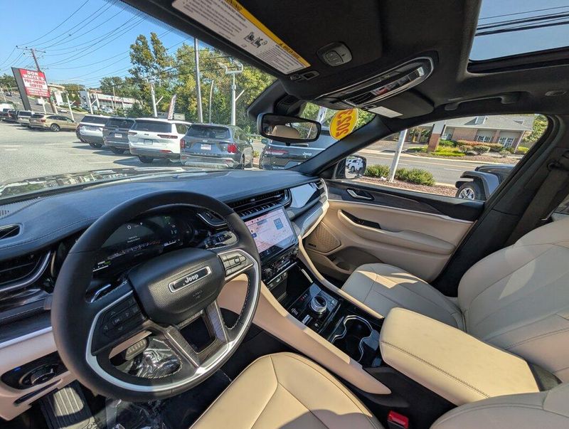 2023 Jeep Cherokee 4xe photo 7