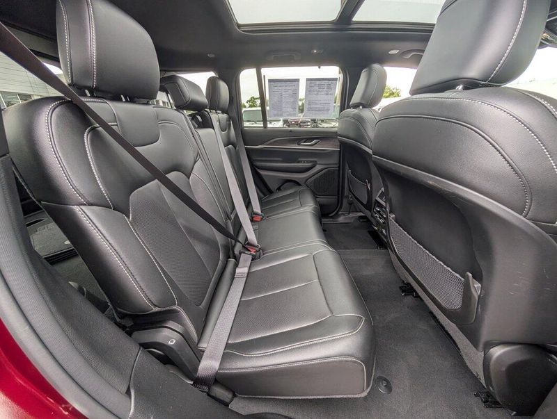 2024 Jeep Grand Cherokee Limited photo 4