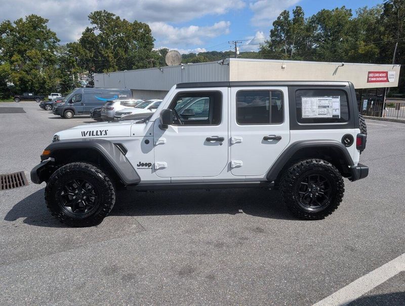 2025 Jeep Wrangler Willys photo 21
