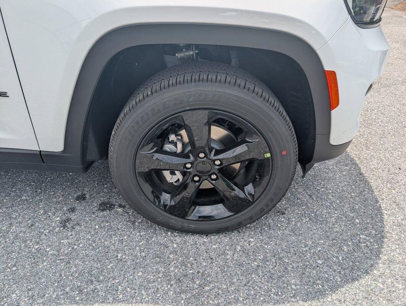 2025 Jeep Grand Cherokee Altitude X photo 3