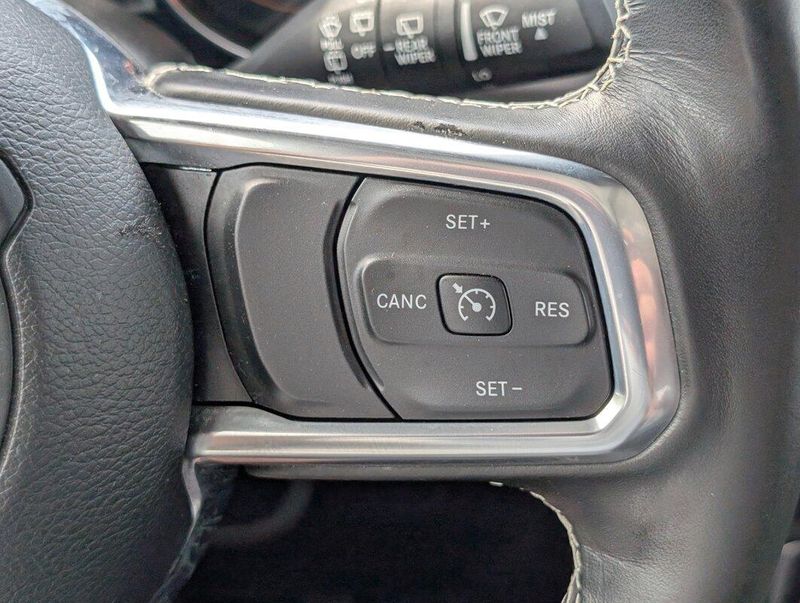 2020 Jeep Wrangler Unlimited Sahara photo 14