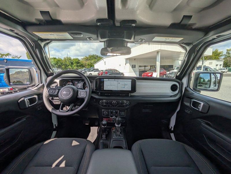 2025 Jeep Wrangler Willys photo 9