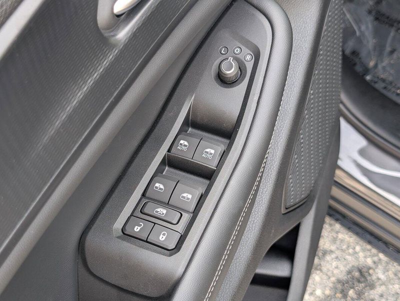2025 Jeep Grand Cherokee Laredo X photo 17