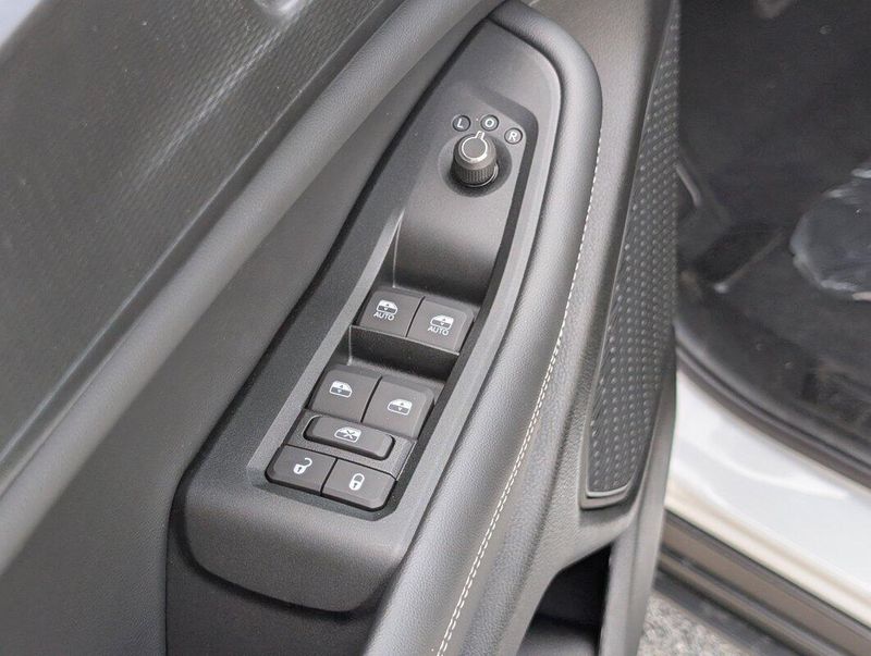 2025 Jeep Grand Cherokee Altitude photo 13