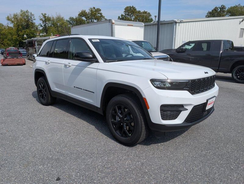 2025 Jeep Grand Cherokee Altitude photo 27