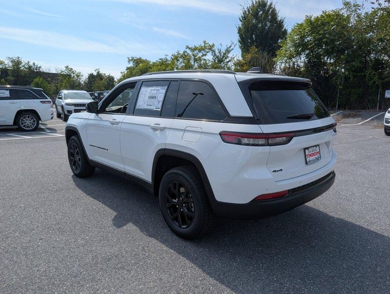 2025 Jeep Grand Cherokee Altitude photo 23