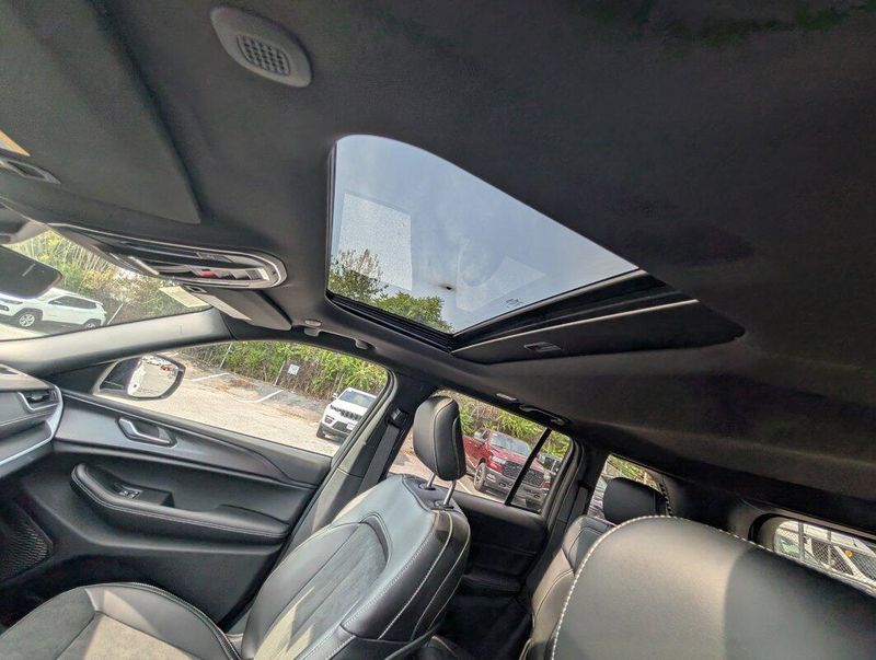 2025 Jeep Grand Cherokee Altitude photo 12
