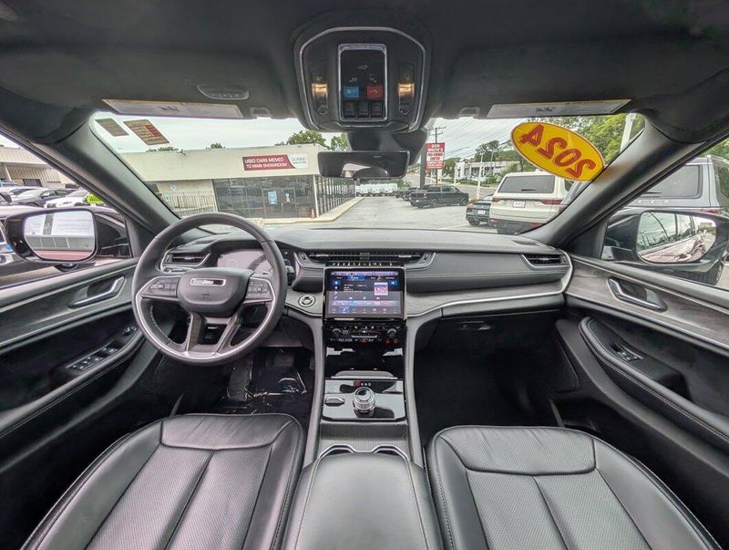 2024 Jeep Grand Cherokee Limited photo 4