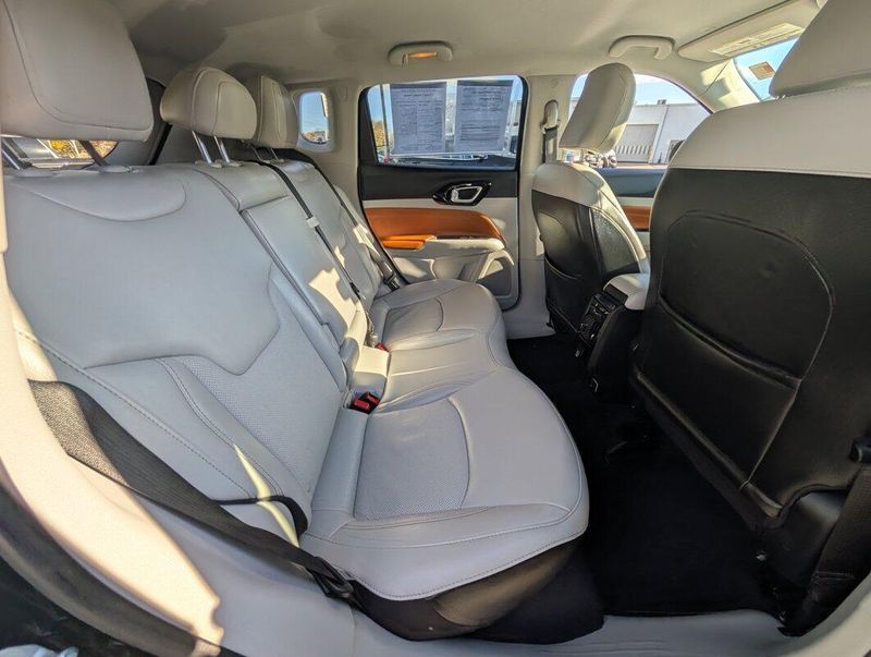 2022 Jeep Compass Limited photo 4