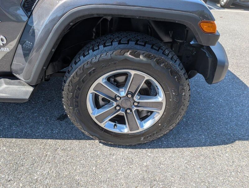 2021 Jeep Wrangler Unlimited Sahara photo 2