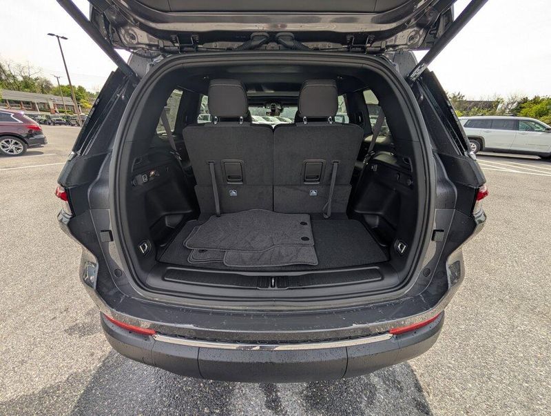 2025 Jeep Grand Cherokee Laredo X photo 7