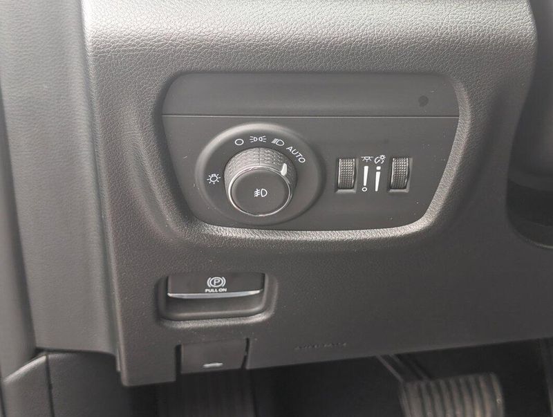 2024 Jeep Grand Cherokee Limited photo 7