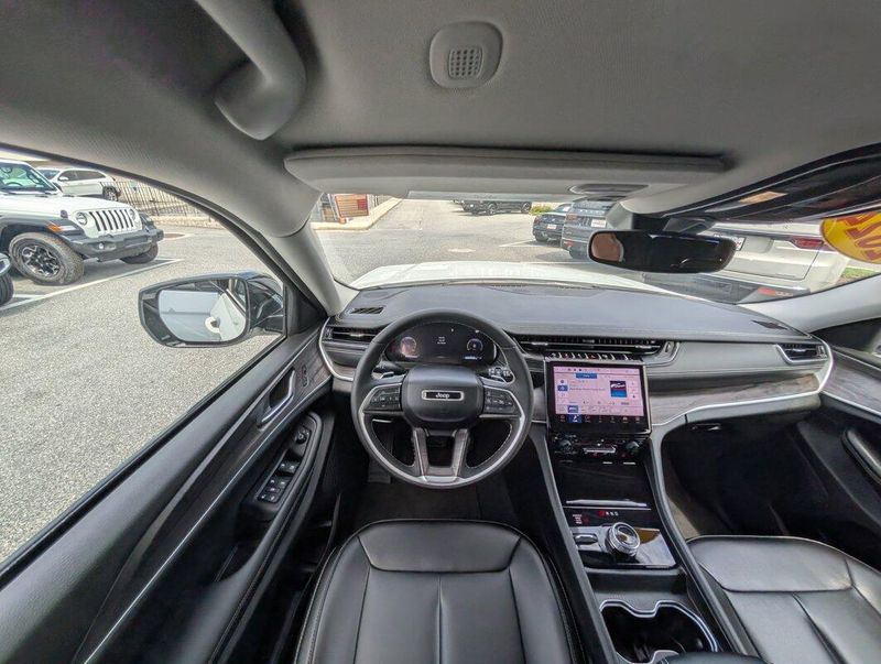 2024 Jeep Grand Cherokee Limited photo 12