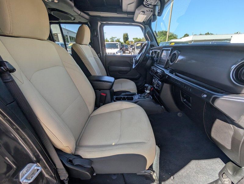 2022 Jeep Wrangler Unlimited Sport S photo 3