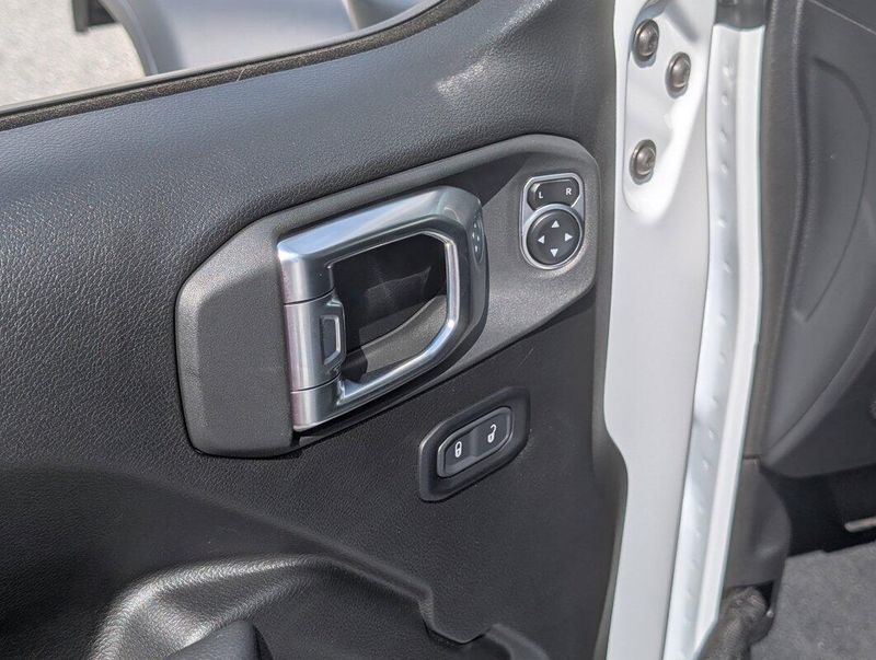 2025 Jeep Wrangler Willys photo 10
