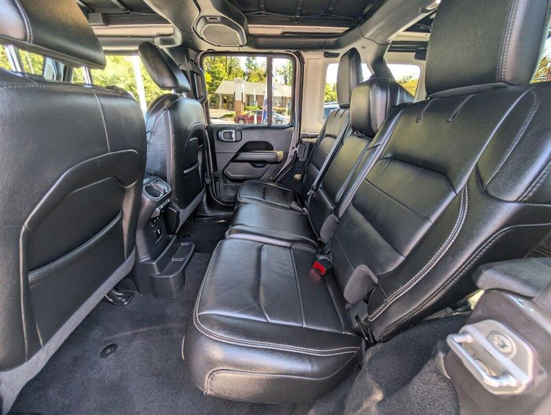 2021 Jeep Wrangler Unlimited Sahara photo 6
