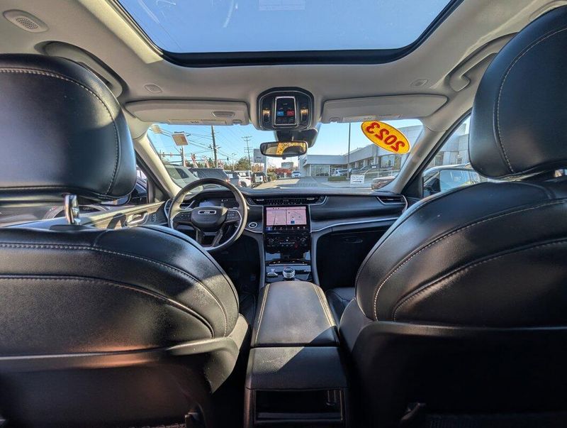 2023 Jeep Grand Cherokee Limited photo 4