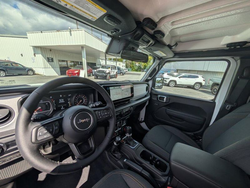 2025 Jeep Wrangler Willys photo 7