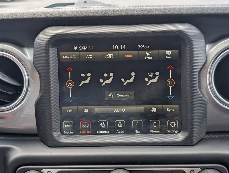 2020 Jeep Wrangler Unlimited Sahara photo 18