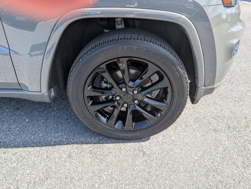 2020 Jeep Grand Cherokee Altitude photo 2