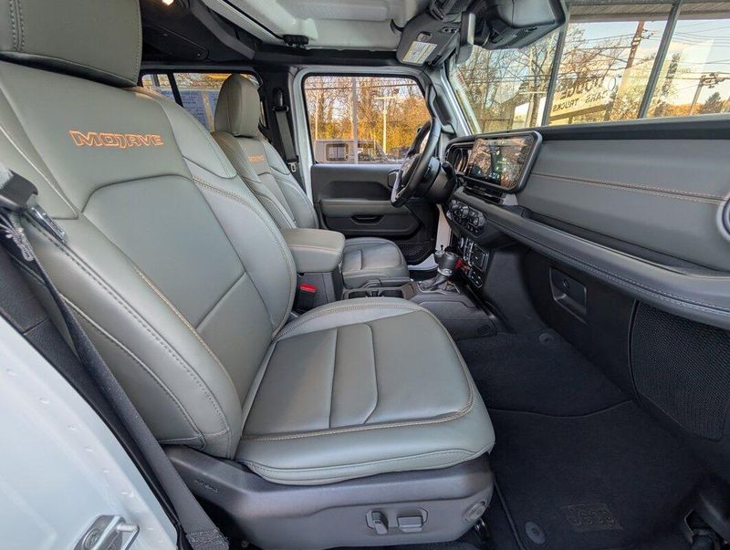 2024 Jeep Gladiator Mojave photo 3