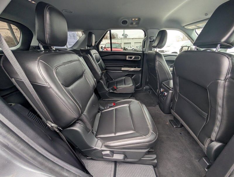 2022 Ford Explorer XLT photo 2