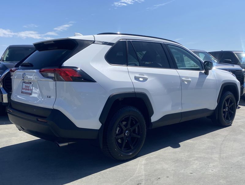 Used 2021 Toyota RAV4 LEImage 3