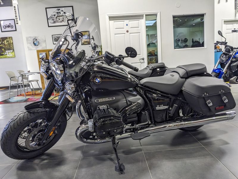 2015 BMW R nineT  in a BLACK exterior color. BMW Motorcycles of Miami 786-845-0052 motorcyclesofmiami.com 