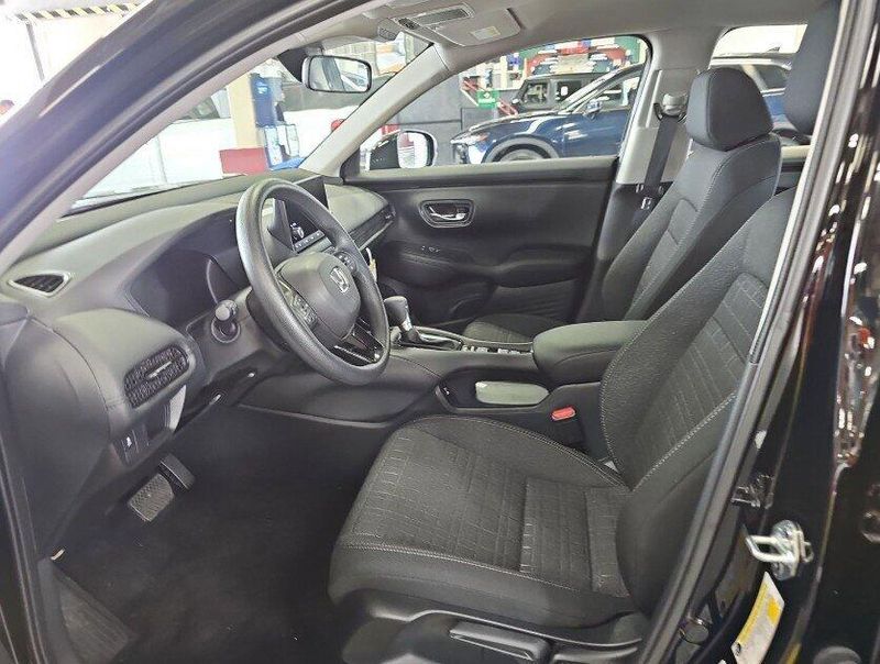 2025 Honda HR-V LX 2WD photo 5