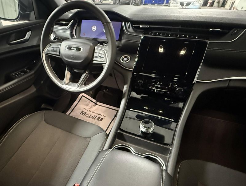 Used 2024 Jeep Grand Cherokee L LaredoImage 23