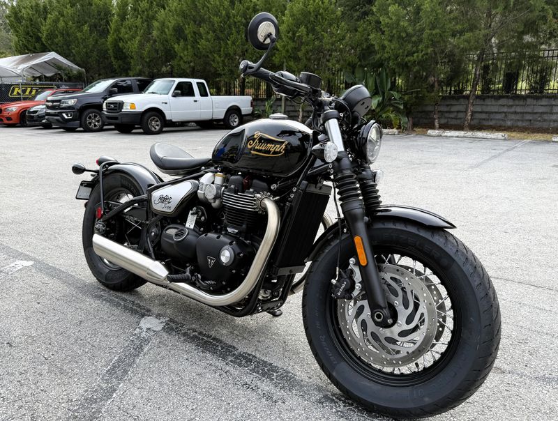 2025 Triumph Bonneville Bobber