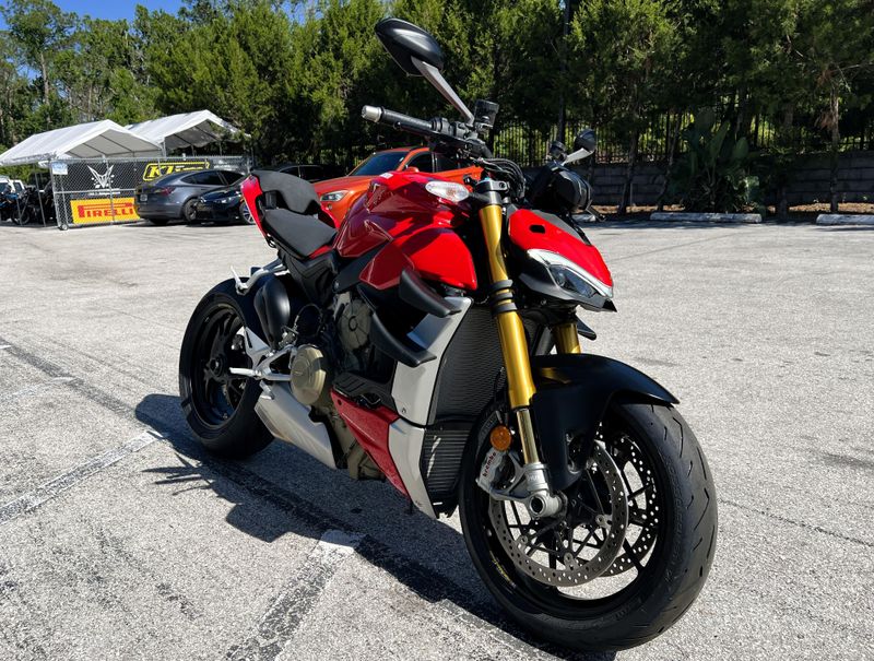 2022 Ducati Streetfighter V4 S 
