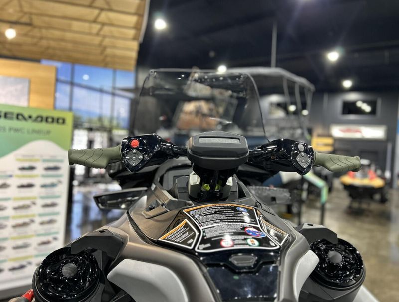 2025 Sea-Doo FISHPRO APEX 300 (SOUND SYSTEM) Image 10