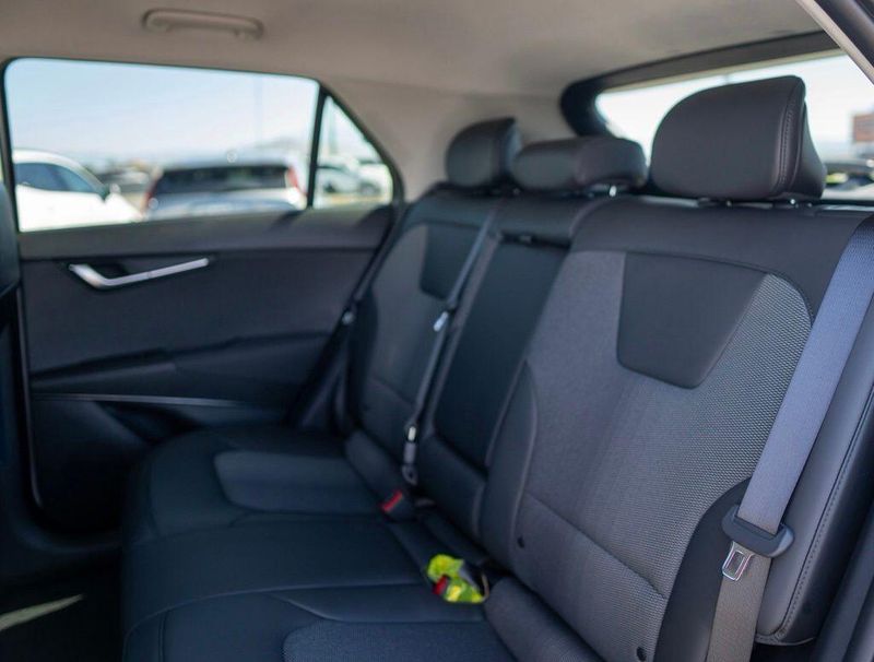 New 2026 Kia Niro EXImage 12
