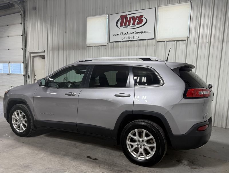 Used 2018 Jeep Cherokee Latitude PlusImage 17