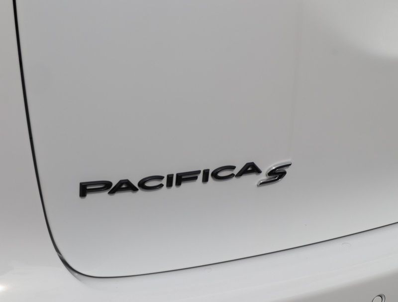  Chrysler Pacifica Hybrid 
