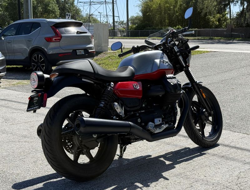 2024 Moto Guzzi V7 Stone Corsa
