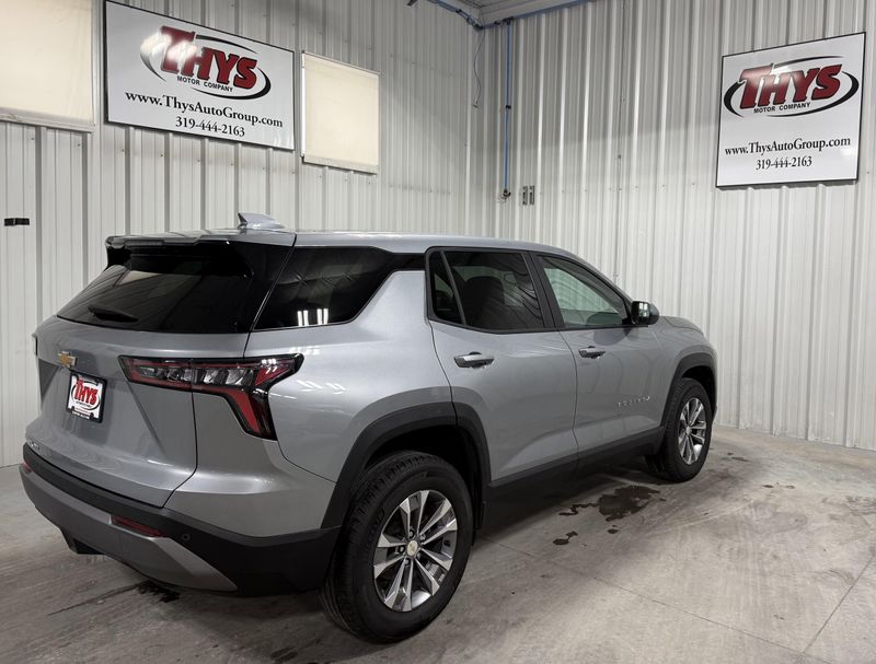 Used 2025 Chevrolet Equinox AWD LTImage 3