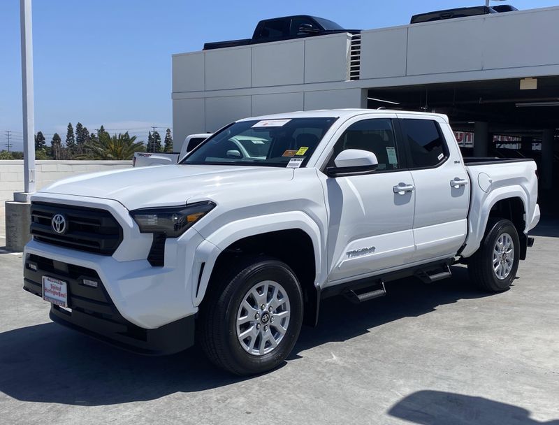 2025 Toyota Tacoma SR5Image 8