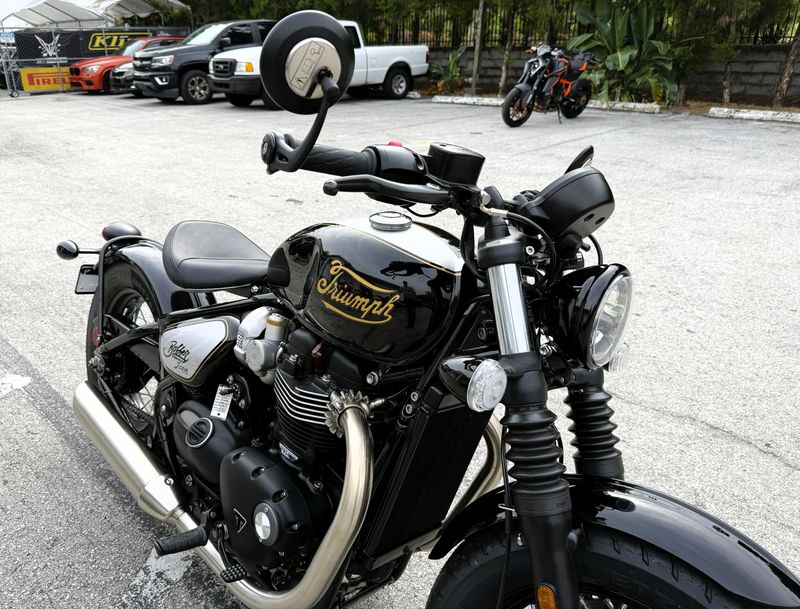 2025 Triumph Bonneville Bobber