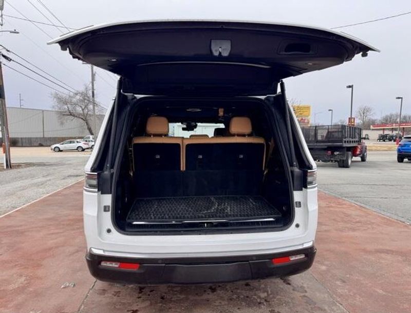 2022 Jeep Grand Wagoneer Series IIIImage 7