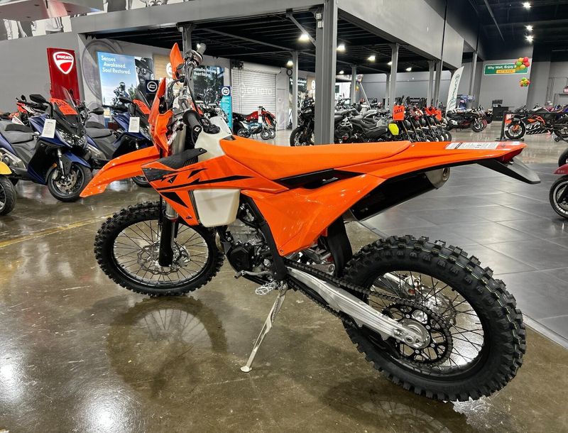 New 2025 KTM 450 XCF-W Image 19