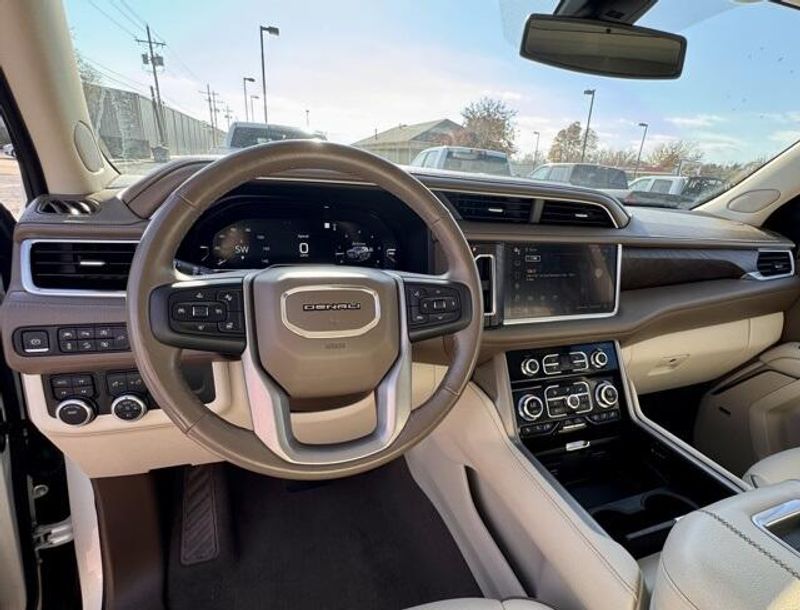 Used 2022 GMC Yukon DenaliImage 10