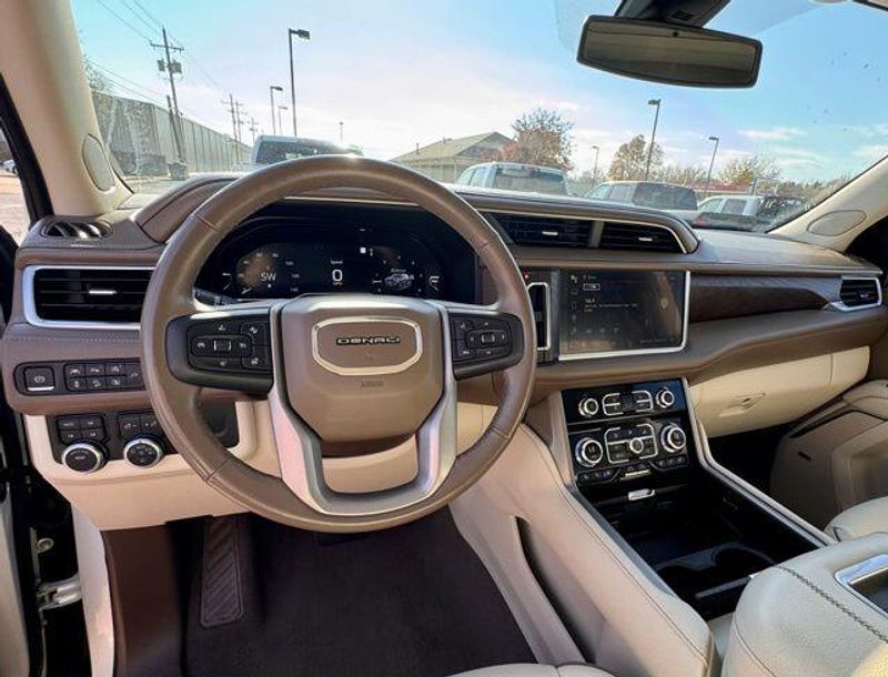 Used 2022 GMC Yukon DenaliImage 10