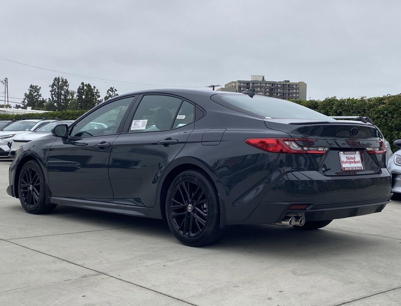 New 2025 Toyota Camry SEImage 5