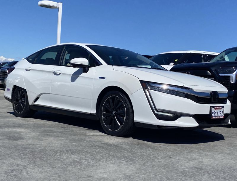 Used 2018 Honda Clarity Plug-In Hybrid TouringImage 2
