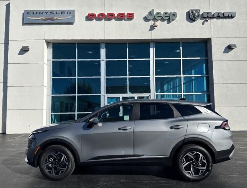 2024 Kia Sportage LX photo 4