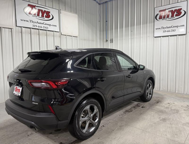 2025 Ford Escape ST-Line photo 3