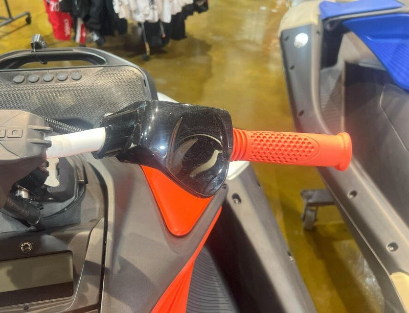New 2025 Sea-Doo SPARK FOR 3 90 CONVENIENCE PACKAGE (SOUND SYSTEM) Image 9