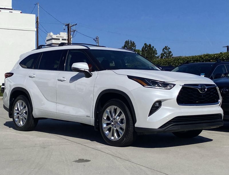New 2025 Toyota Highlander Hybrid LimitedImage 2
